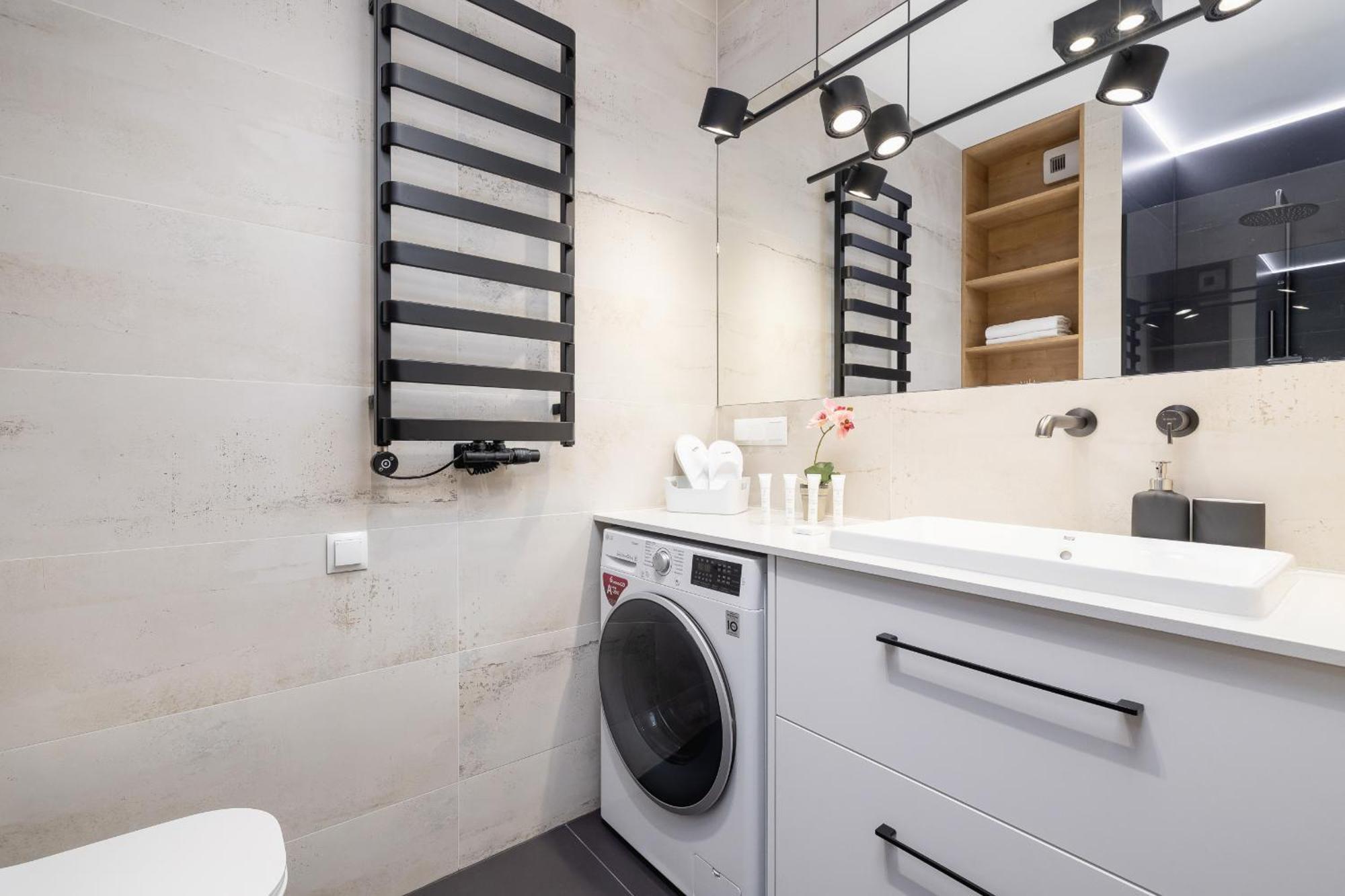 Bright Apartment In Krakow With Garden, Air Conditioning, Parking And Desk By Renters Prestige Dış mekan fotoğraf