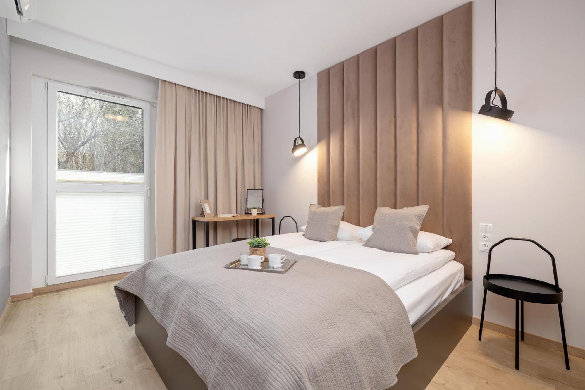 Bright Apartment In Krakow With Garden, Air Conditioning, Parking And Desk By Renters Prestige Dış mekan fotoğraf