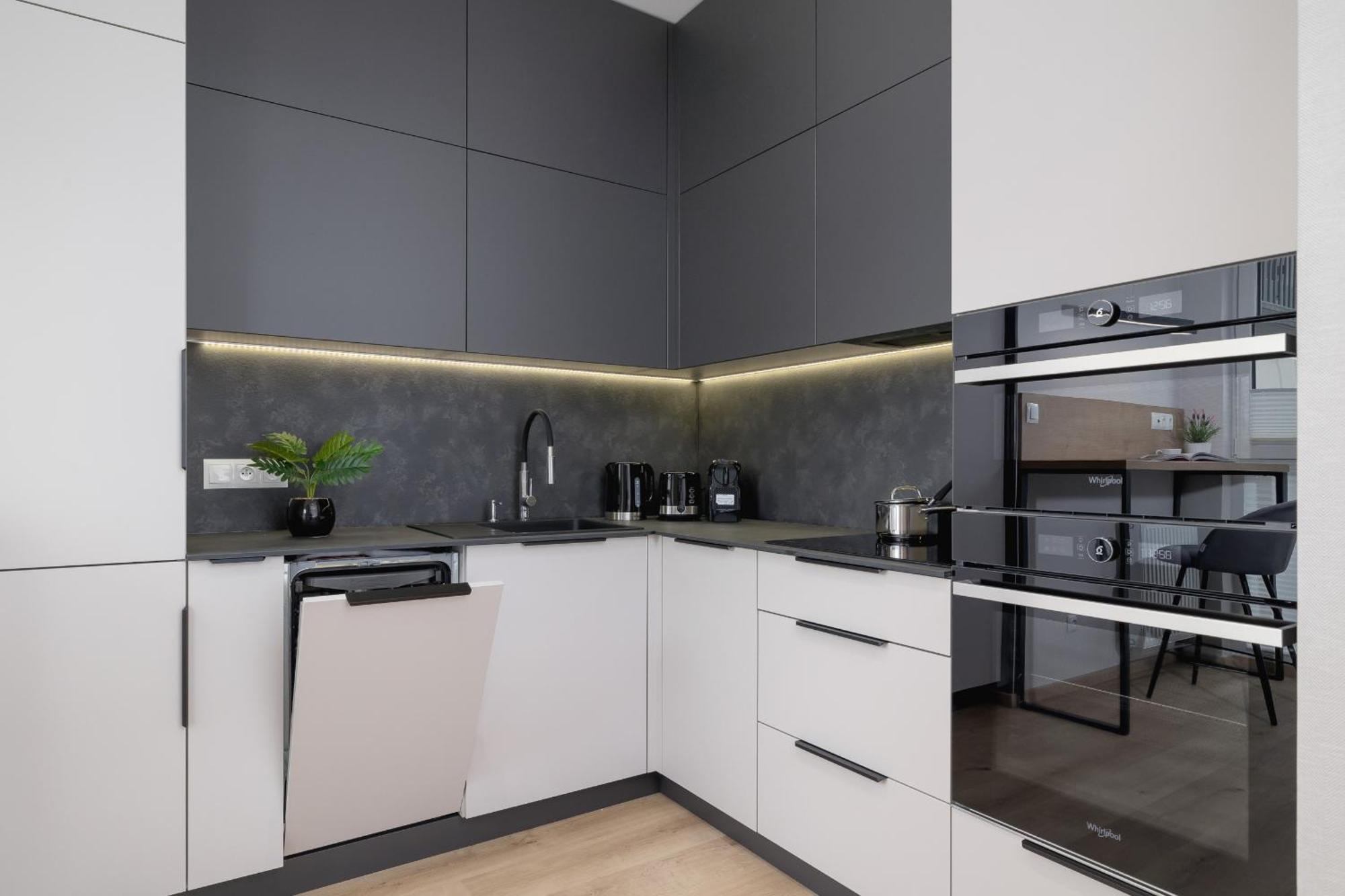Bright Apartment In Krakow With Garden, Air Conditioning, Parking And Desk By Renters Prestige Dış mekan fotoğraf