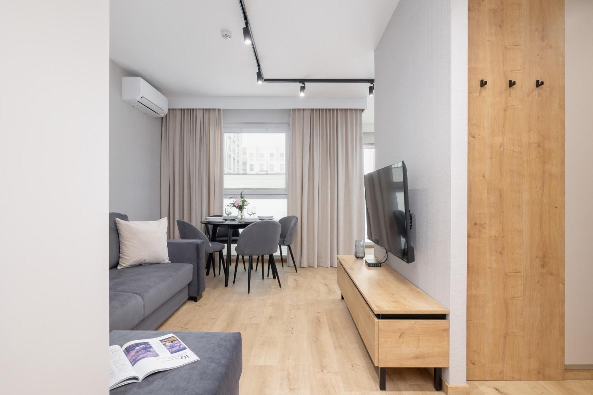 Bright Apartment In Krakow With Garden, Air Conditioning, Parking And Desk By Renters Prestige Dış mekan fotoğraf