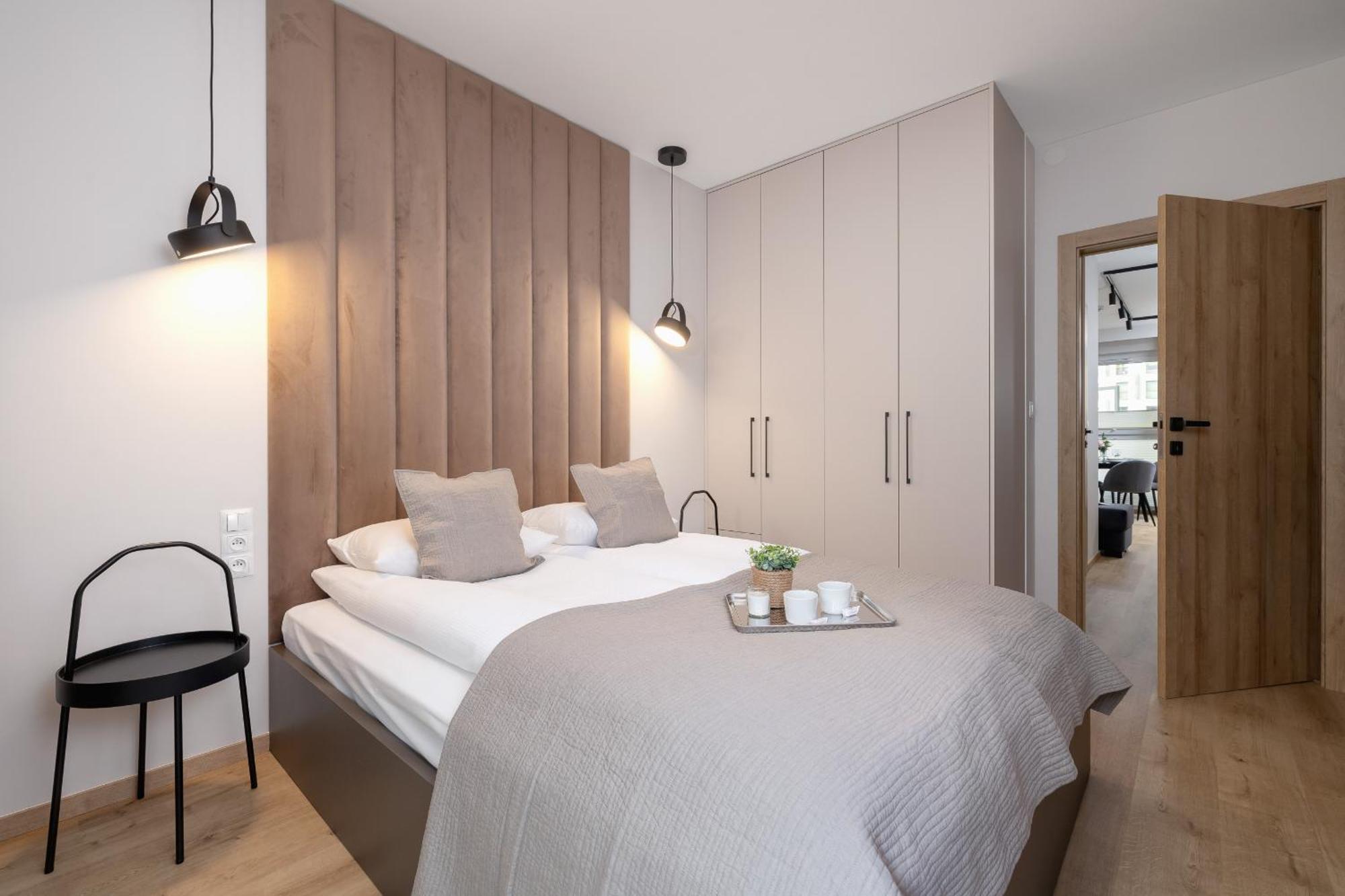 Bright Apartment In Krakow With Garden, Air Conditioning, Parking And Desk By Renters Prestige Dış mekan fotoğraf