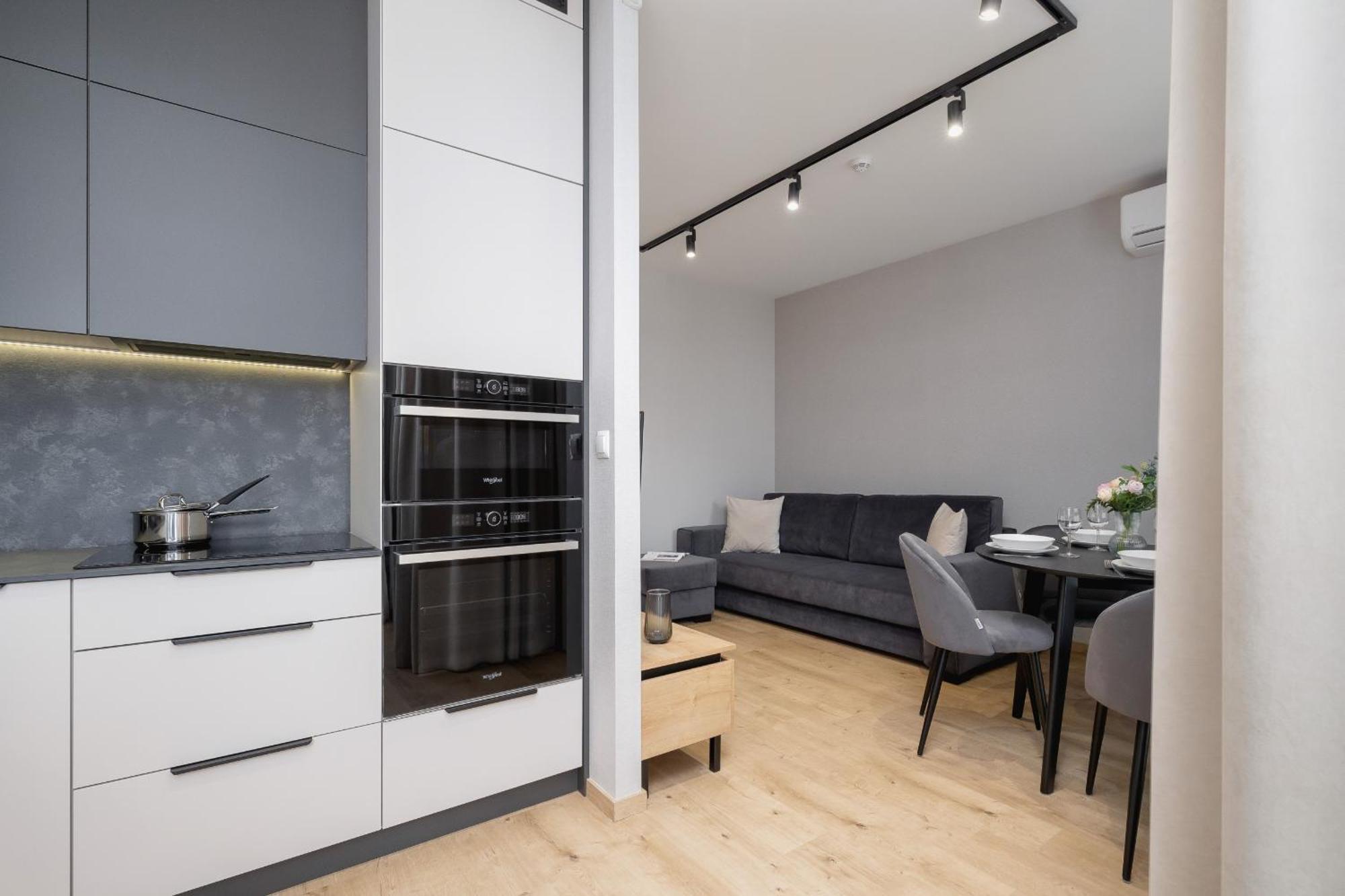 Bright Apartment In Krakow With Garden, Air Conditioning, Parking And Desk By Renters Prestige Dış mekan fotoğraf