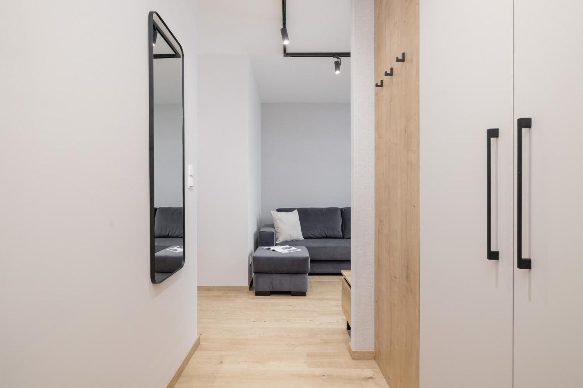 Bright Apartment In Krakow With Garden, Air Conditioning, Parking And Desk By Renters Prestige Dış mekan fotoğraf