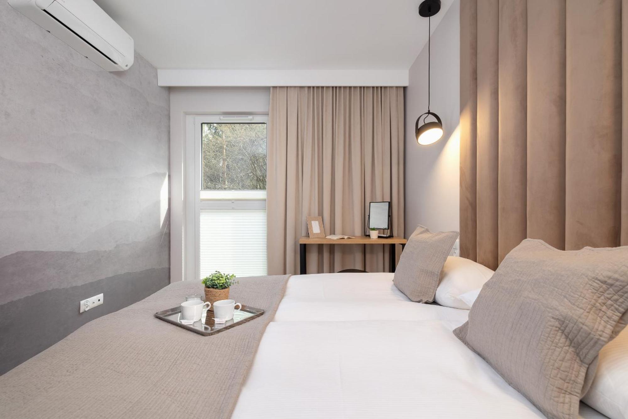 Bright Apartment In Krakow With Garden, Air Conditioning, Parking And Desk By Renters Prestige Dış mekan fotoğraf