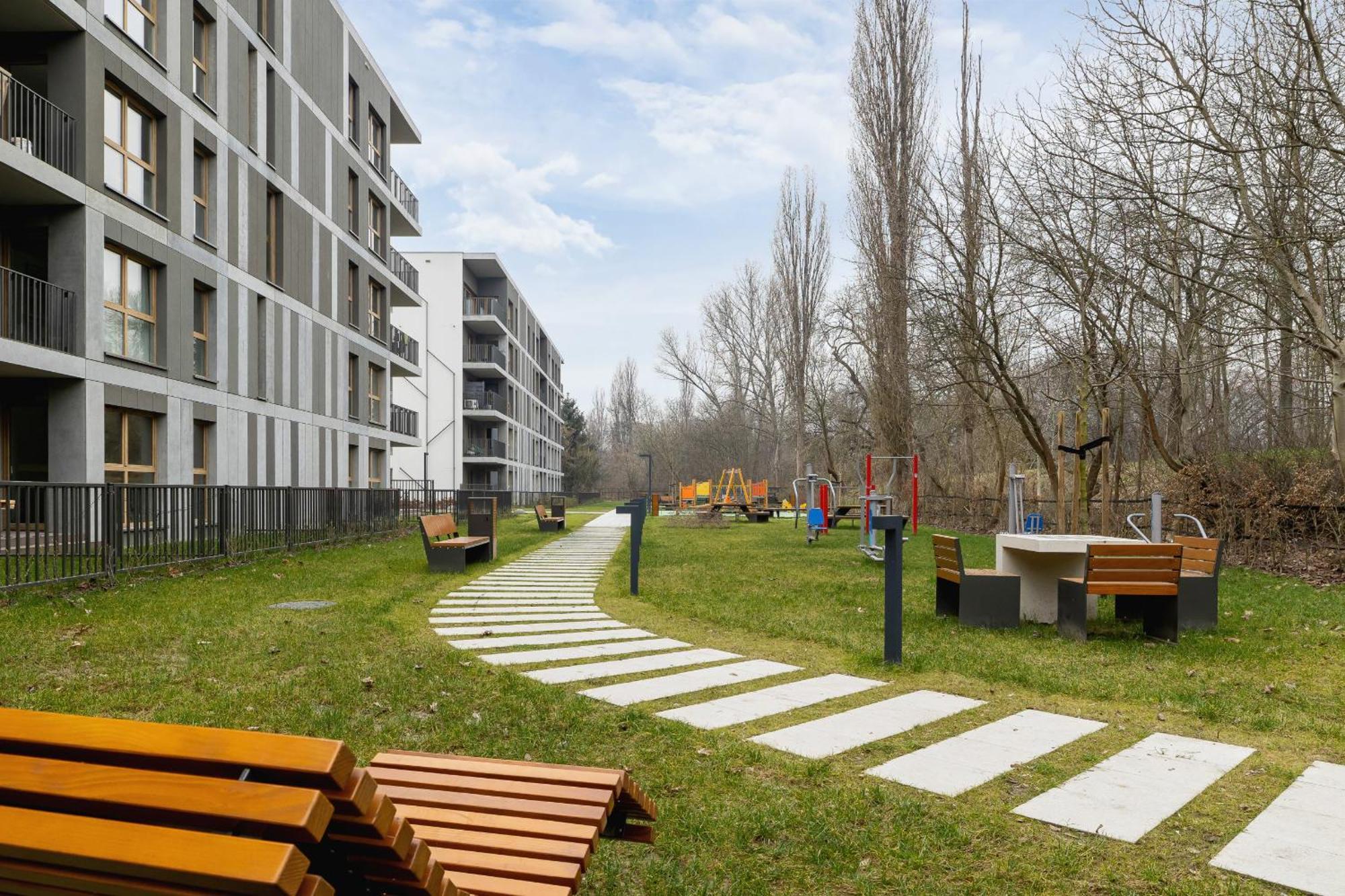 Bright Apartment In Krakow With Garden, Air Conditioning, Parking And Desk By Renters Prestige Dış mekan fotoğraf